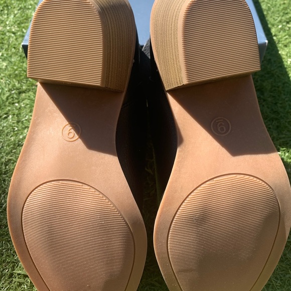 NIB black boots - Picture 3 of 3